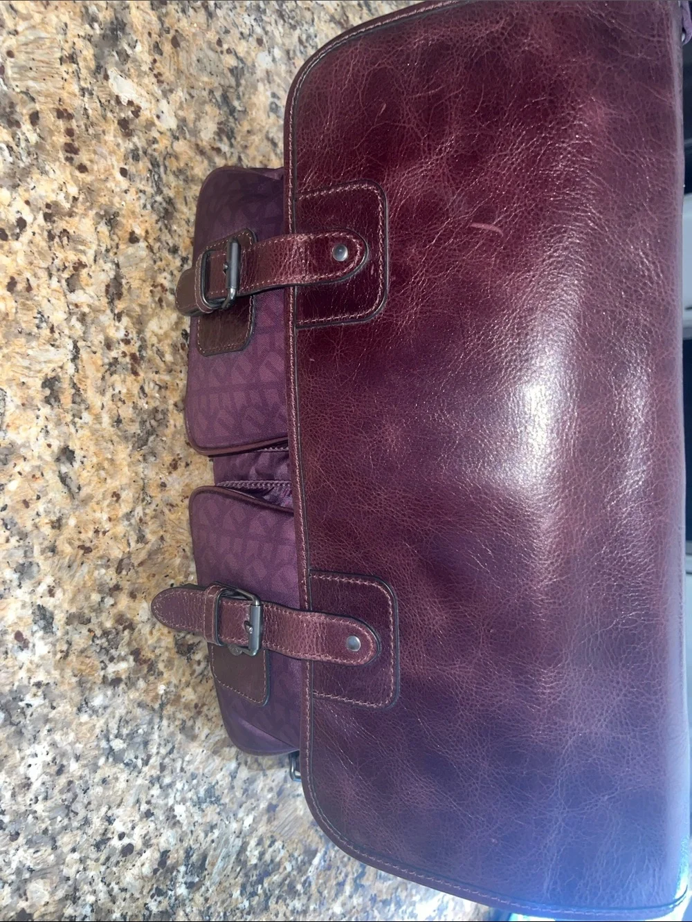 Fossil messenger flap